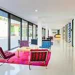 מלון Zentral Ave 4*