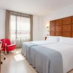 מלון Zentral Ave 4*