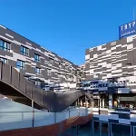 Zentral Ave מלון
