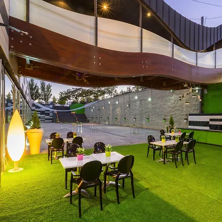 Zentral Ave Hotel