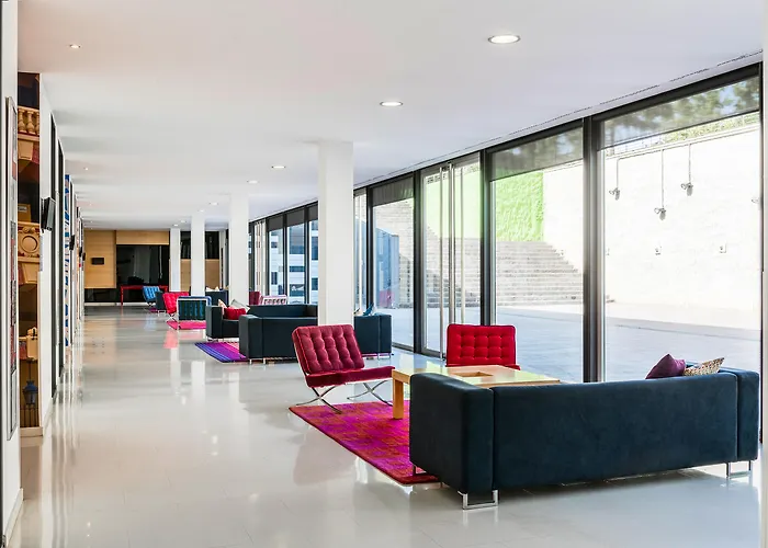 Zentral Ave Hotell 4*