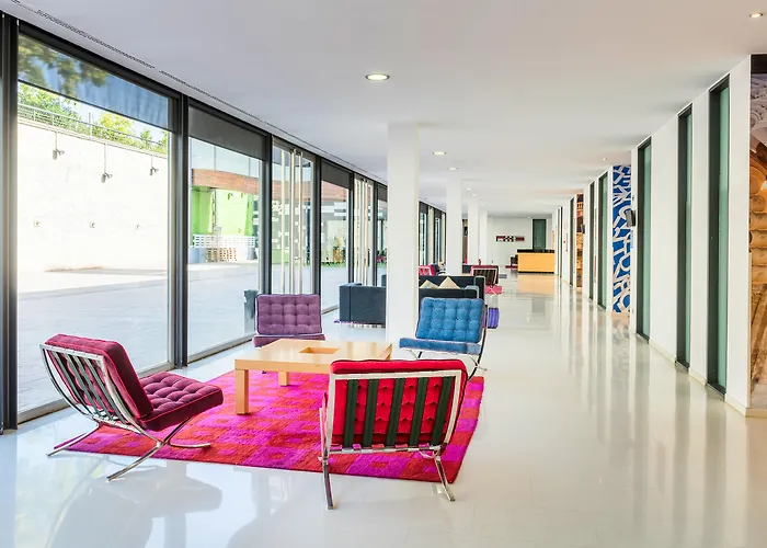 מלון Zentral Ave 4*