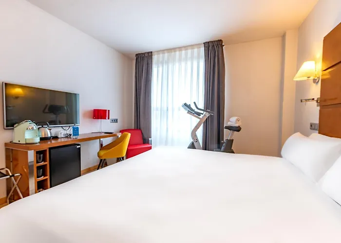 מלון Zentral Ave 4*