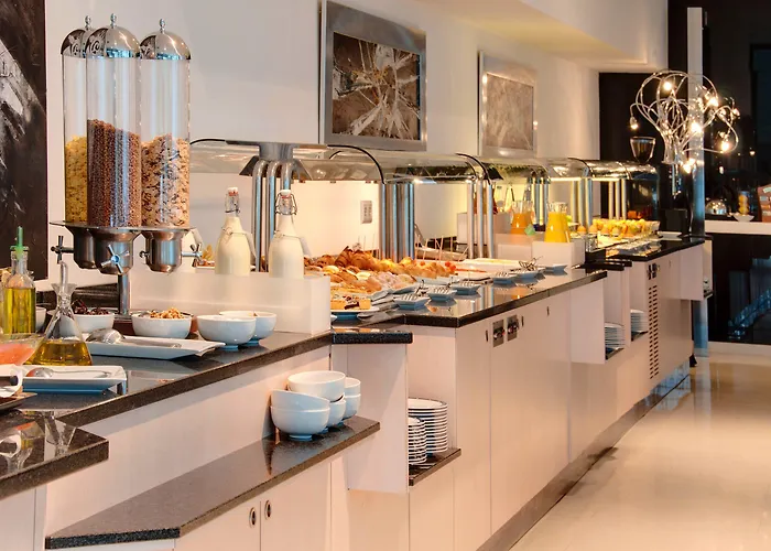 Zentral Ave מלון 4*