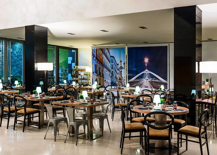 Zentral Ave מלון 4*